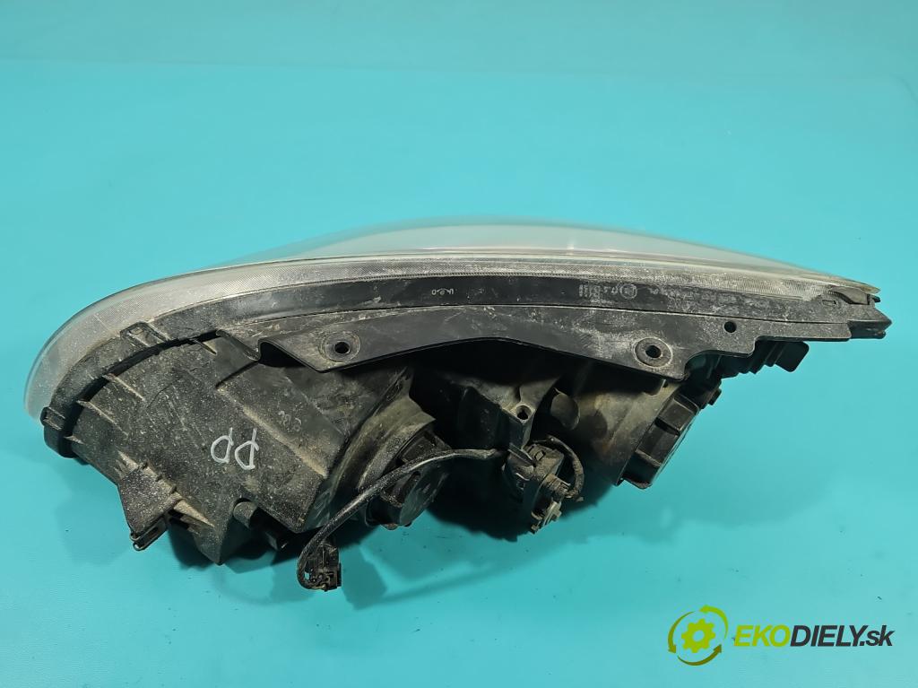 Hyundai I30 I 2007-2012 1.4 16V 109 HP manual 80.2 kW 1396 cm3 5- Reflektor: pravý  (Svetlo predné pravé)