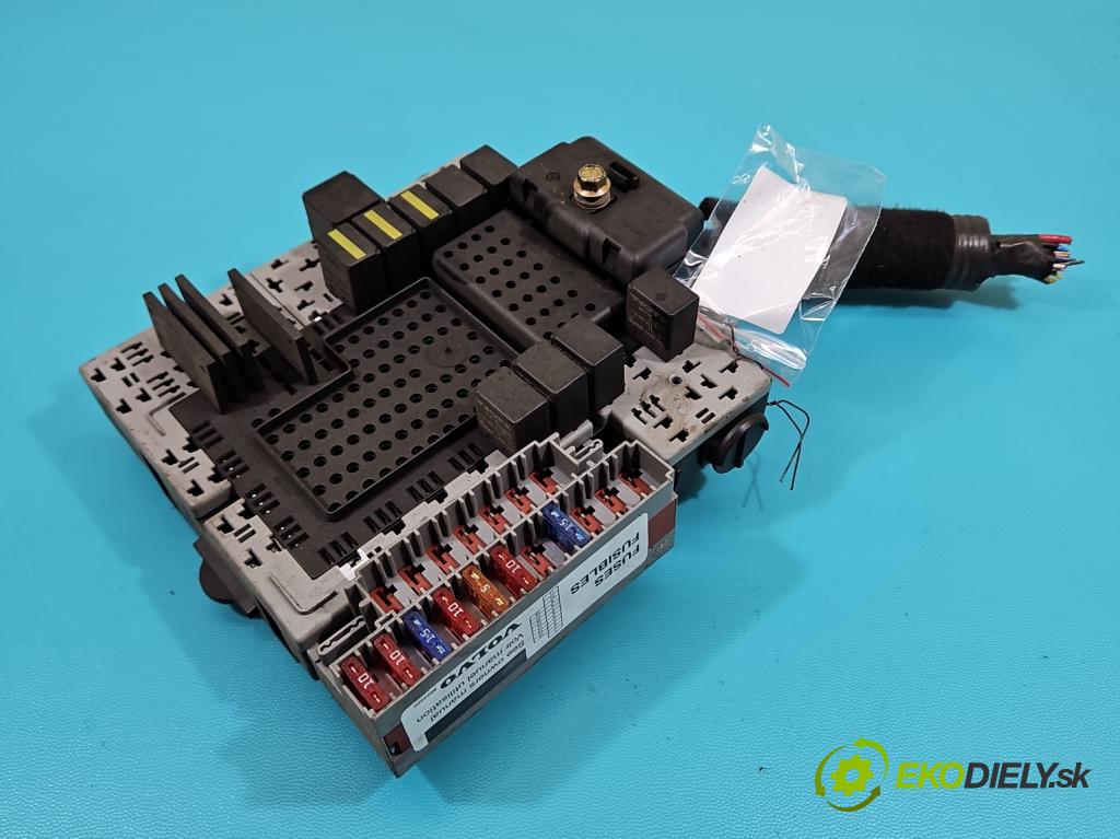 Volvo S60 I 2000-2010 2.4 20V 140 hp manual 103 kW 2435 cm3 4- skříňka pojistková 8676286 (Pojistkové skříňky)