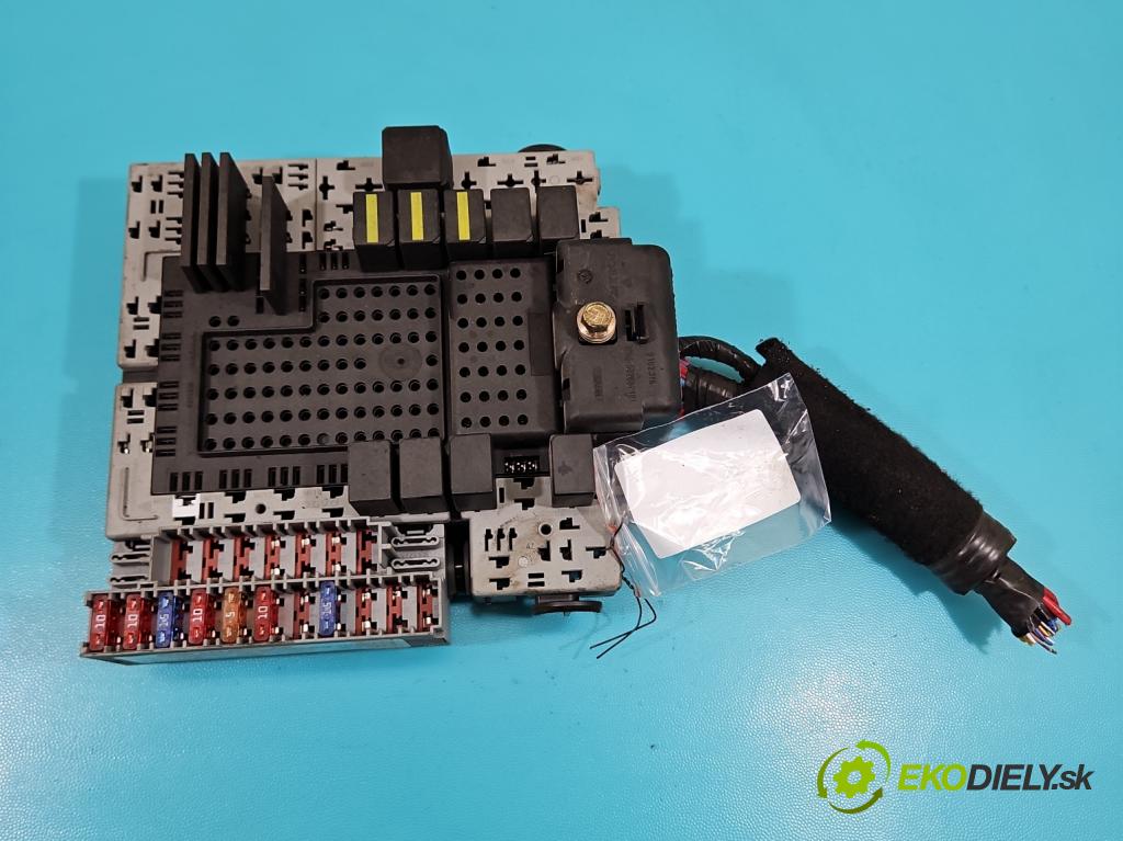 Volvo S60 I 2000-2010 2.4 20V 140 hp manual 103 kW 2435 cm3 4- skříňka pojistková 8676286 (Pojistkové skříňky)