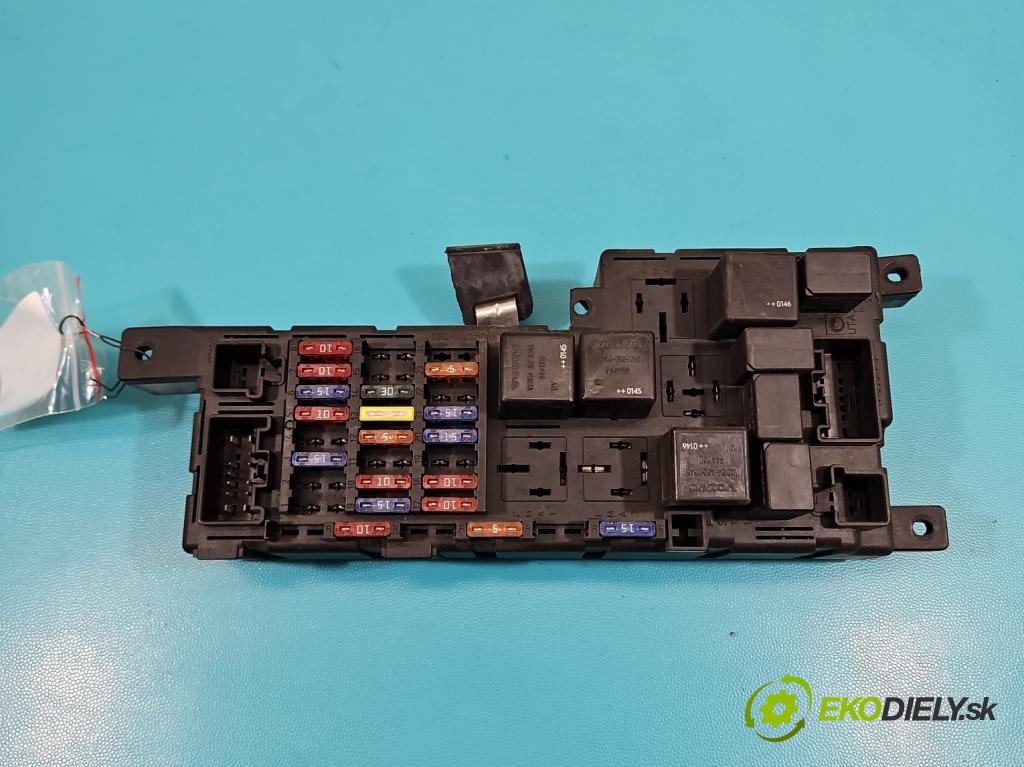 Volvo S60 I 2000-2010 2.4 20V 140 hp manual 103 kW 2435 cm3 4- skříňka pojistková 8637841 (Pojistkové skříňky)