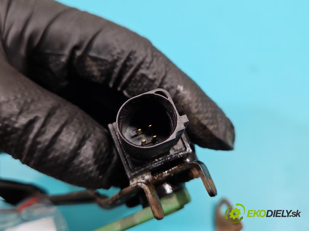 Audi A7 4G 2010-2018 4.0 V8 TFSI 420 hp automatic 309 kW 3993 cm3 5- snímač nastavenia xenon 4H0907503 (Snímač)