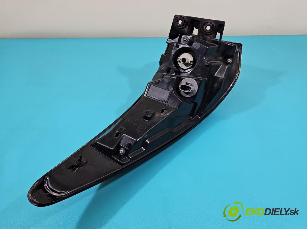 Infiniti QX60 2012- 3.5 V6 265KM automatic 195 kW 3498 cm3 5- světlo zadní pravé 949225 (Klika dveří ostatní)