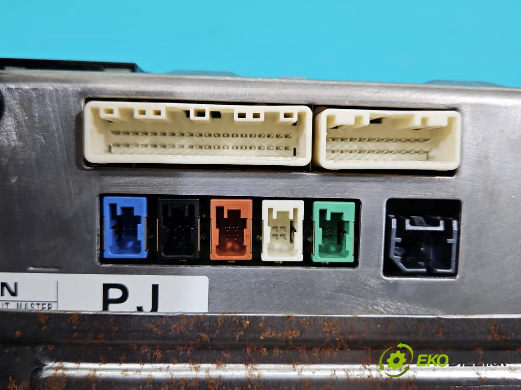 Infiniti QX60 2012- 3.5 V6 265KM automatic 195 kW 3498 cm3 5- Zobrazit: 283876GY0E (Prístrojová doska)