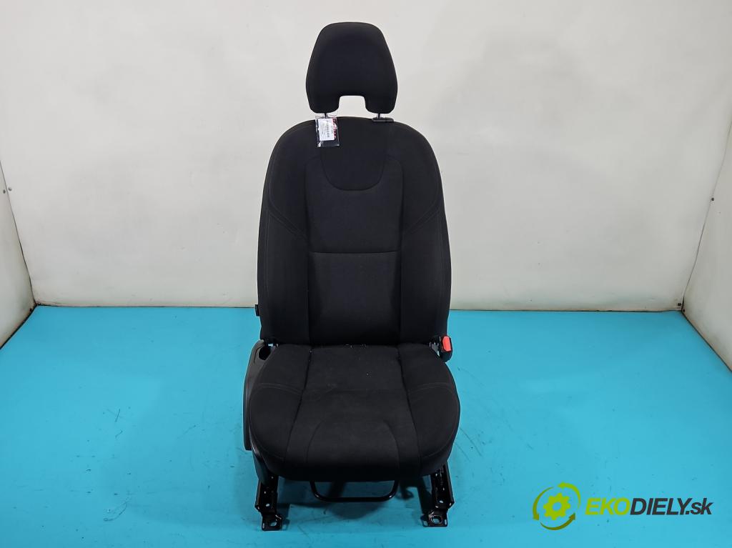 Volvo V40 II 2012-2019 2.0 D3 150 HP automatic 110 kW 1984 cm3 5- Sedačka pravý  (Sedadlo)
