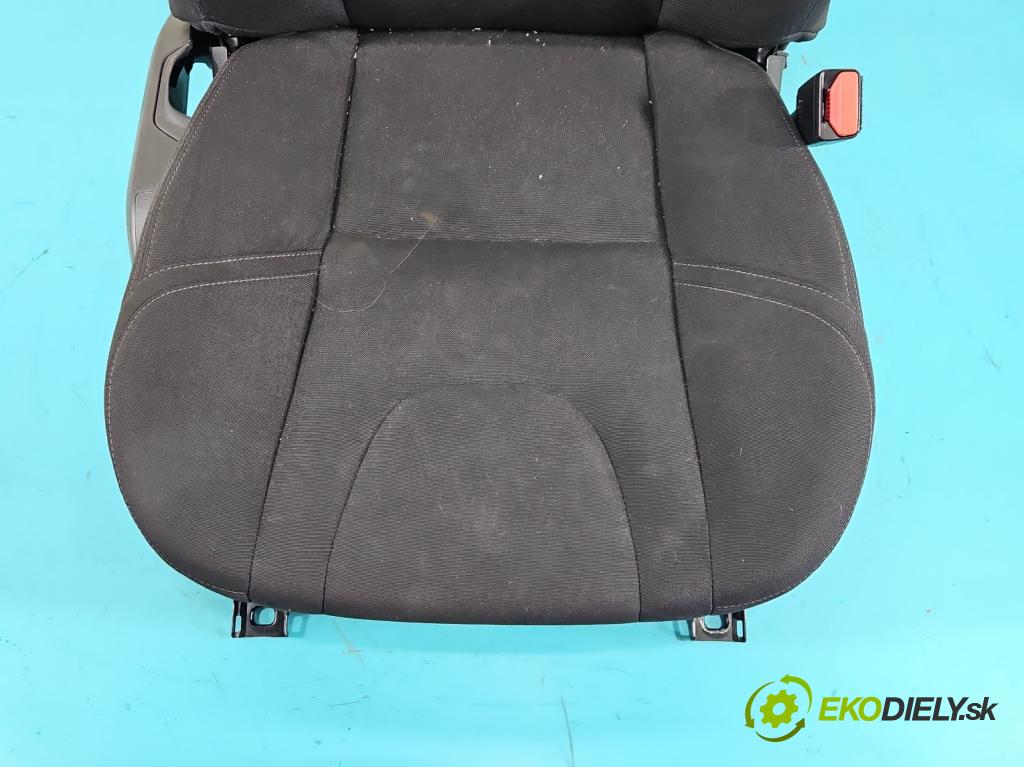 Volvo V40 II 2012-2019 2.0 D3 150 HP automatic 110 kW 1984 cm3 5- Sedačka pravý  (Sedadlo)