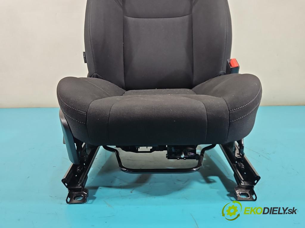 Volvo V40 II 2012-2019 2.0 D3 150 HP automatic 110 kW 1984 cm3 5- Sedačka pravý  (Sedadlo)