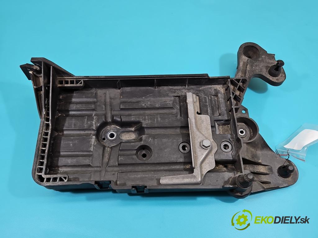 Skoda Superb III 2015-2024 2.0 TDI 190 HP automatic 140 kW 1968 cm3 5- Základ: ďalšie: 5Q0915331K