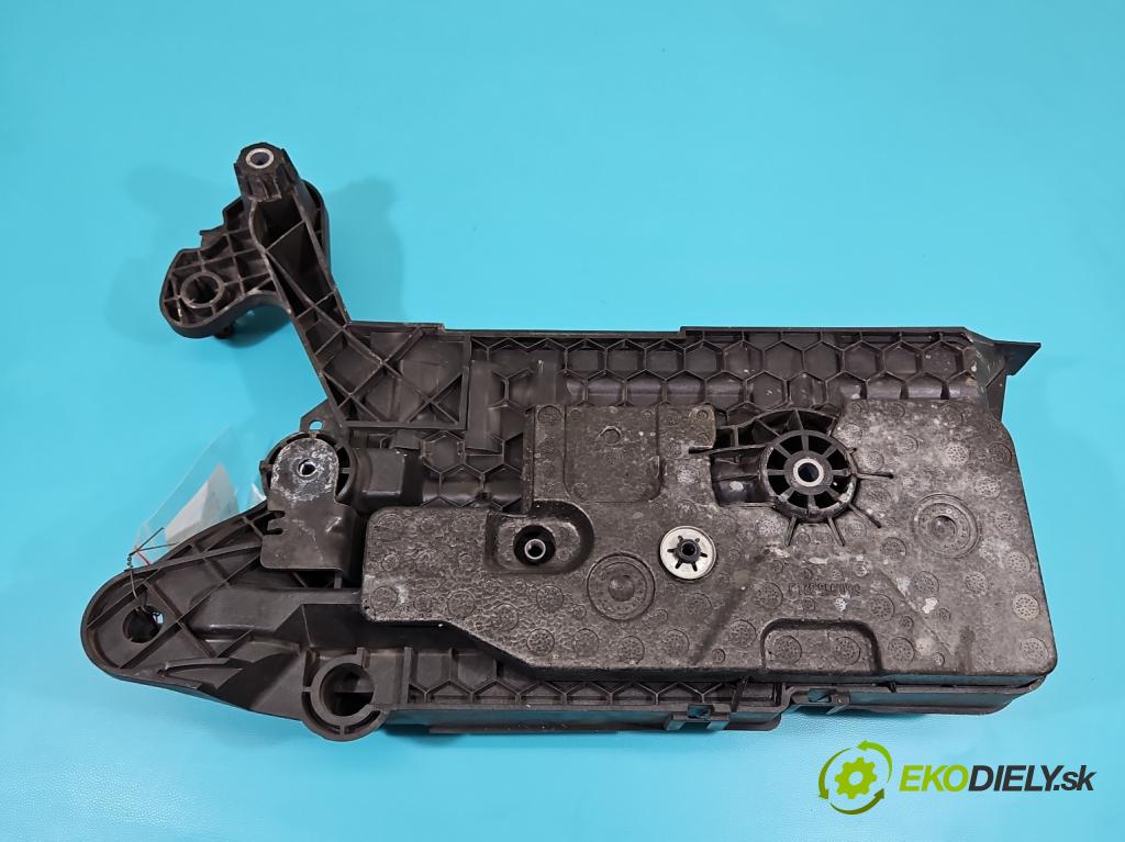 Skoda Superb III 2015-2024 2.0 TDI 190 HP automatic 140 kW 1968 cm3 5- Základ: ďalšie: 5Q0915331K