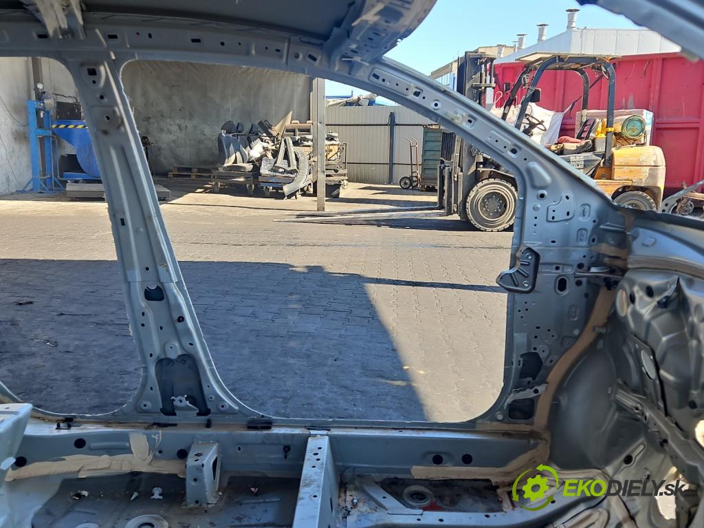 Toyota Aygo II 2014-2022 1.0 vvti 69KM manual 51 kW 998 cm3 5- práh levý  (Karoserie ostatní)