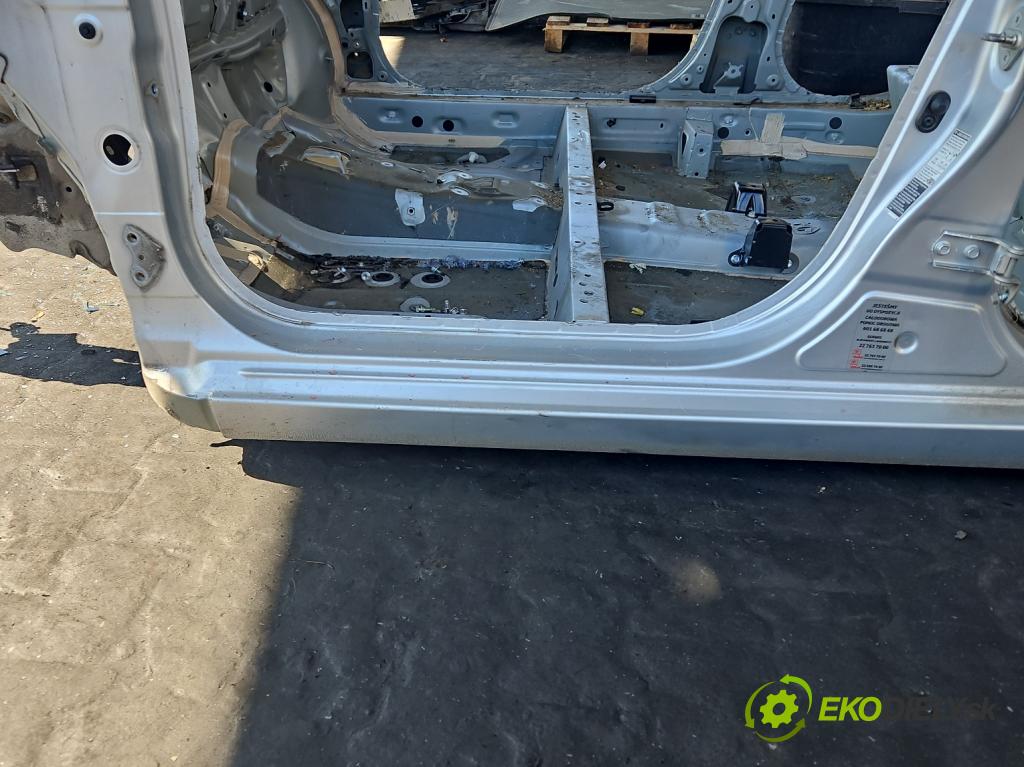 Toyota Aygo II 2014-2022 1.0 vvti 69KM manual 51 kW 998 cm3 5- práh levý  (Karoserie ostatní)