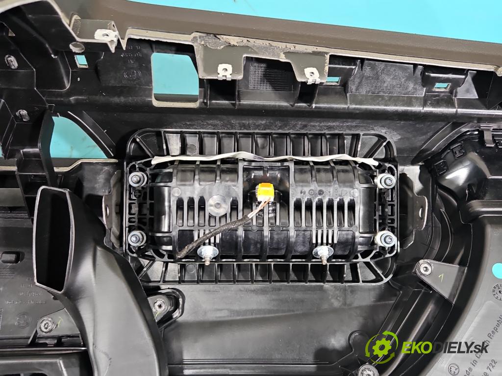 Skoda Superb III 2015-2024 2.0 TDI 190 hp automatic 140 kW 1968 cm3 5- kokpit,přistrojova deska
