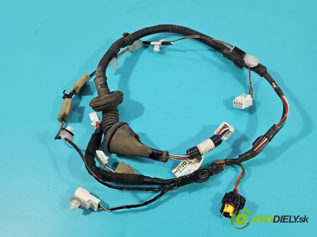 Toyota Aygo II 2014-2022 1.0 vvti 69KM manual 51 kW 998 cm3 5- Balíček: dveře přední pravých 821510H370D