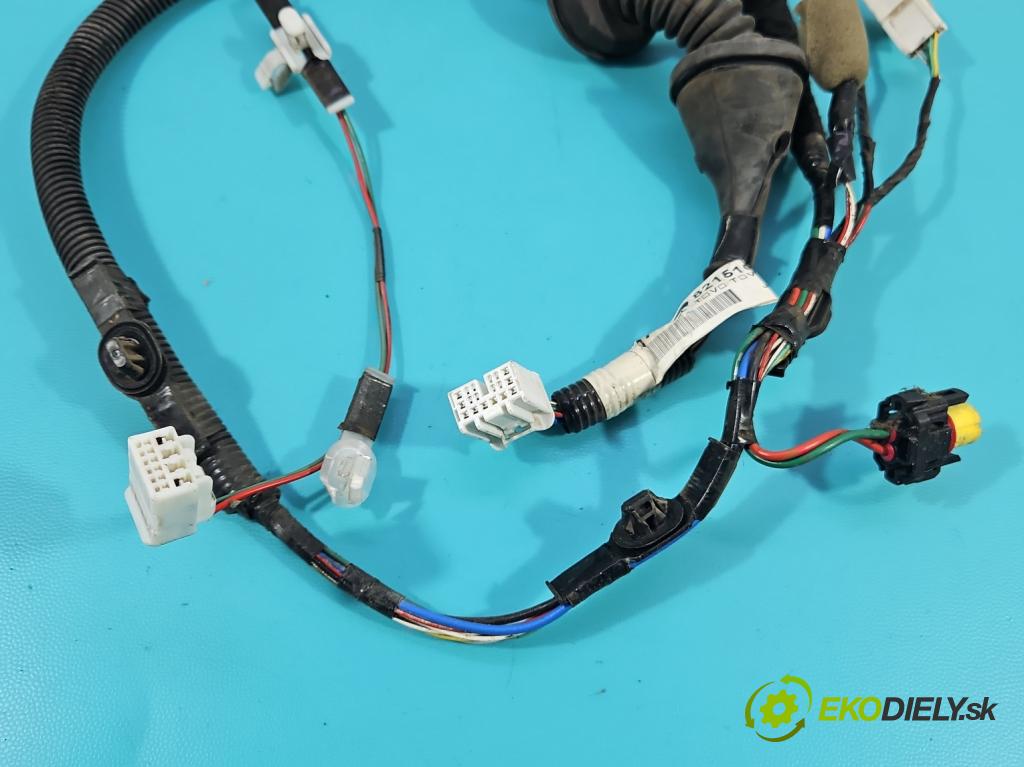 Toyota Aygo II 2014-2022 1.0 vvti 69KM manual 51 kW 998 cm3 5- Balíček: dveře přední pravých 821510H370D