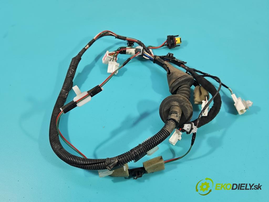 Toyota Aygo II 2014-2022 1.0 vvti 69KM manual 51 kW 998 cm3 5- Balíček: dveře přední pravých 821510H370D