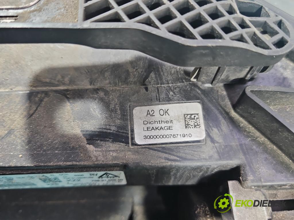 Audi Q3 2011-2018 2.0 tdi 177 hp automatic 130 kW 1968 cm3 5- světlo levý 8U0941005 (Klika dveří ostatní)