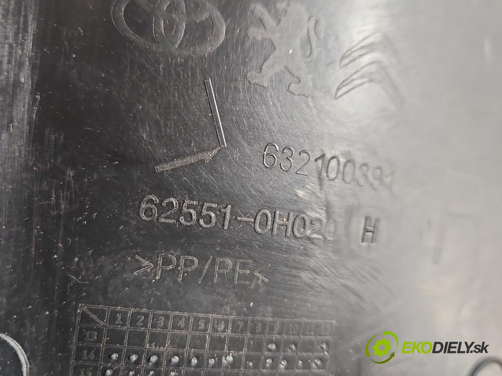 Toyota Aygo II 2014-2022 1.0 vvti 69KM manual 51 kW 998 cm3 5- kryt plast 62551-0H020