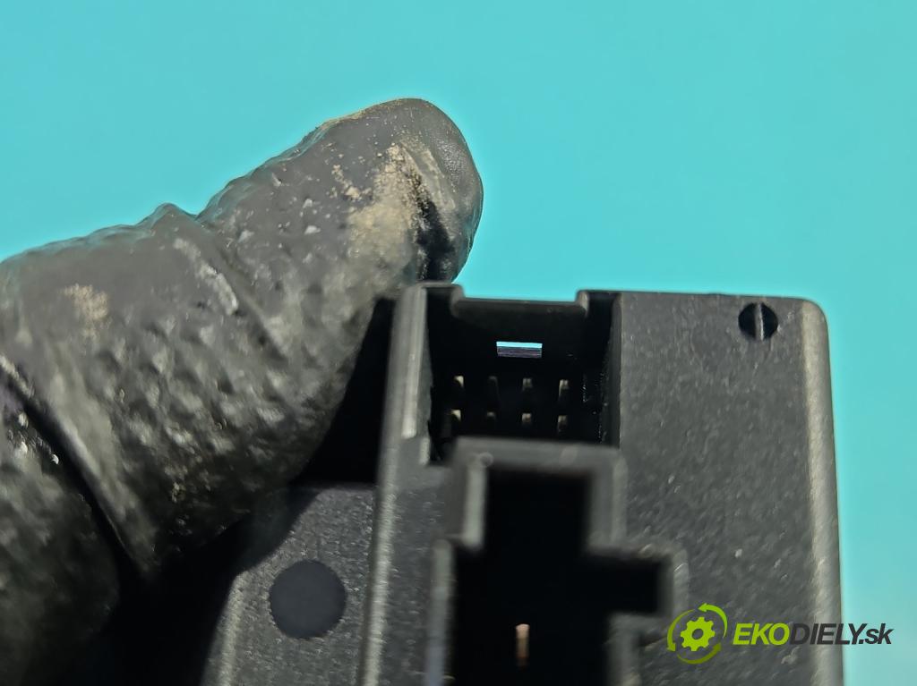 Mercedes C W203 2000-2007 1.8 kompressor 163 HP automatic 120 kW 1796 cm3 5- Spínačka 2095450508 (Spínacia skrinka)