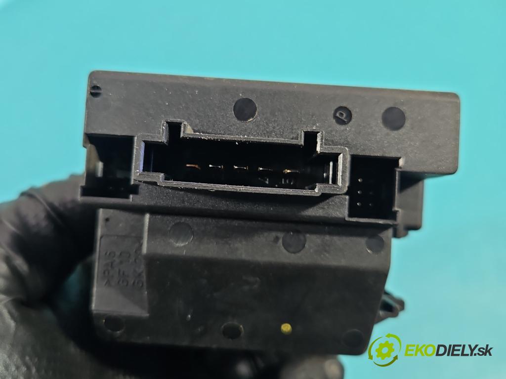 Mercedes C W203 2000-2007 1.8 kompressor 163 HP automatic 120 kW 1796 cm3 5- Spínačka 2095450508 (Spínacia skrinka)