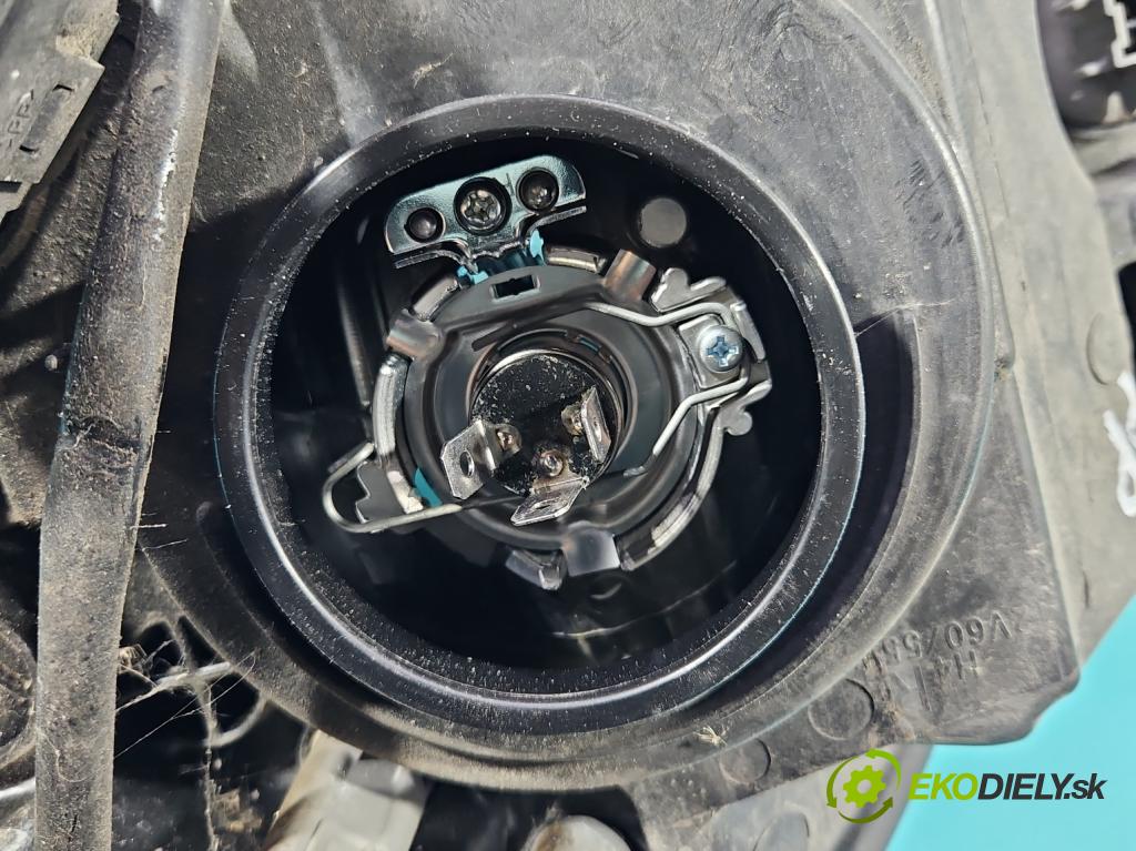 Mitsubishi Lancer VII 2001-2013 2.0 16V 135 HP manual 99 kW 1997 cm3 5- Reflektor: pravý  (Svetlo predné pravé)