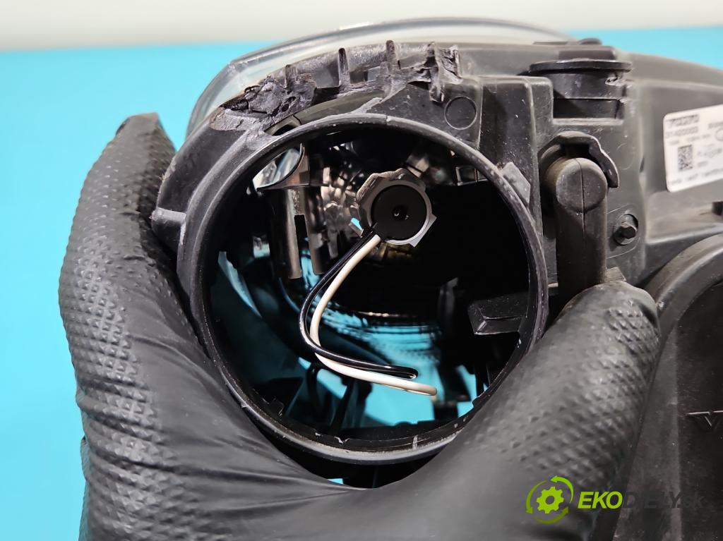 Volvo V40 II 2012-2019 2.0 D3 150 hp automatic 110 kW 1984 cm3 5- světlo levý 31420003 (Klika dveří ostatní)