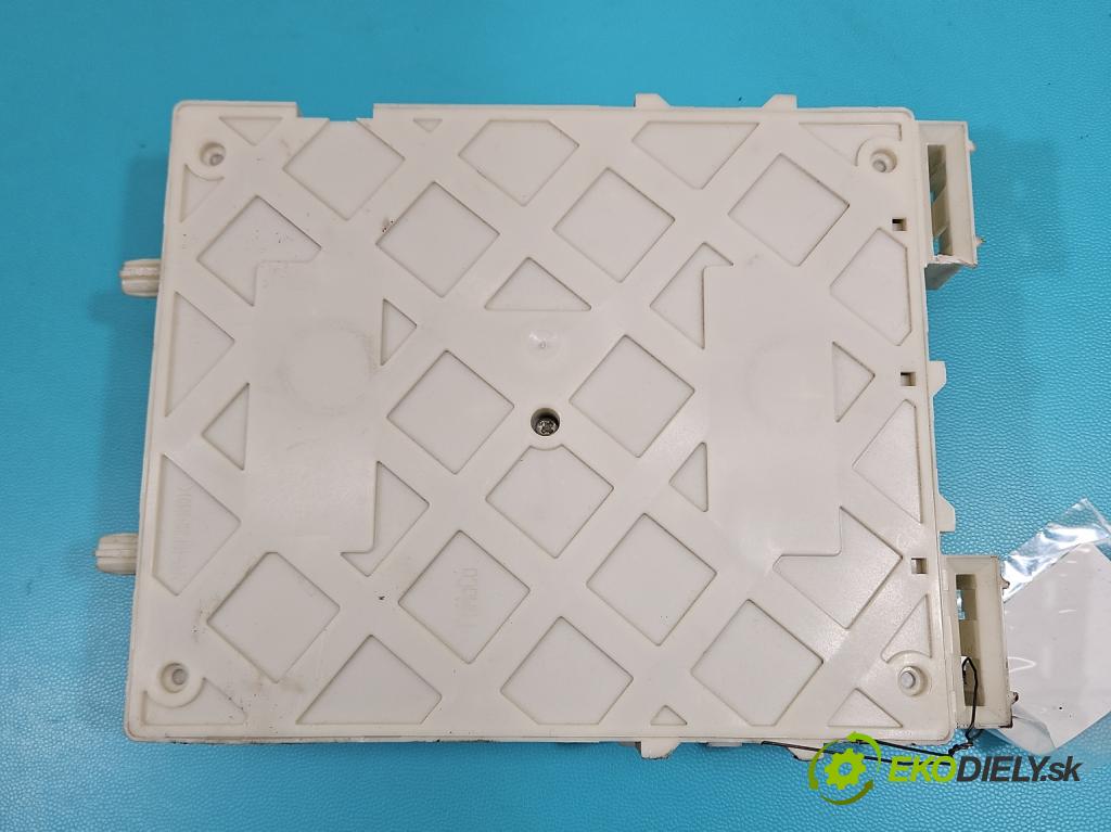 Volvo V40 II 2012-2019 2.0 D3 150 hp automatic 110 kW 1984 cm3 5- skříňka pojistková 31394964 (Pojistkové skříňky)