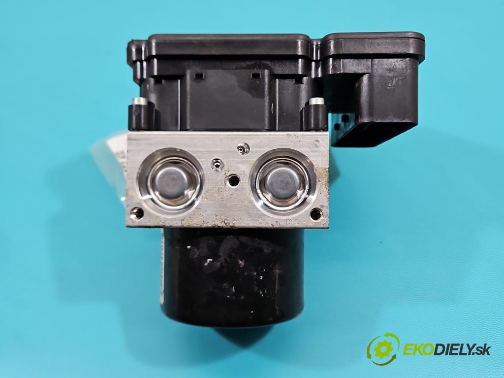 Volvo V40 II 2012-2019 2.0 D3 150 HP automatic 110 kW 1984 cm3 5- čerpadlo abs P31400643 (Pumpa ABS)