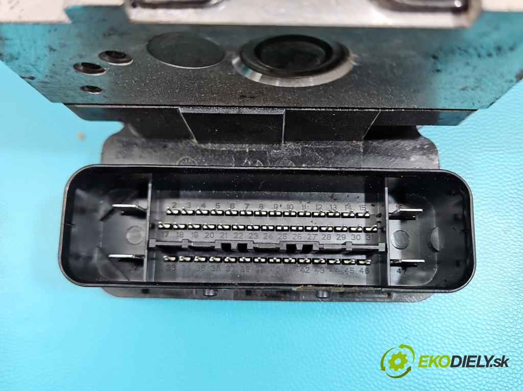 Volvo V40 II 2012-2019 2.0 D3 150 HP automatic 110 kW 1984 cm3 5- čerpadlo abs P31400643 (Pumpa ABS)