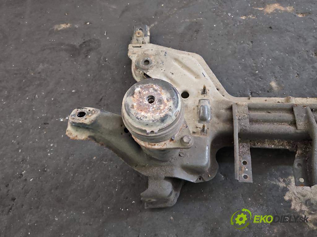 Vw Passat B4 1993-1997 2.0 8V 116 HP manual 85 kW 1984 cm3 4- výstuha motora