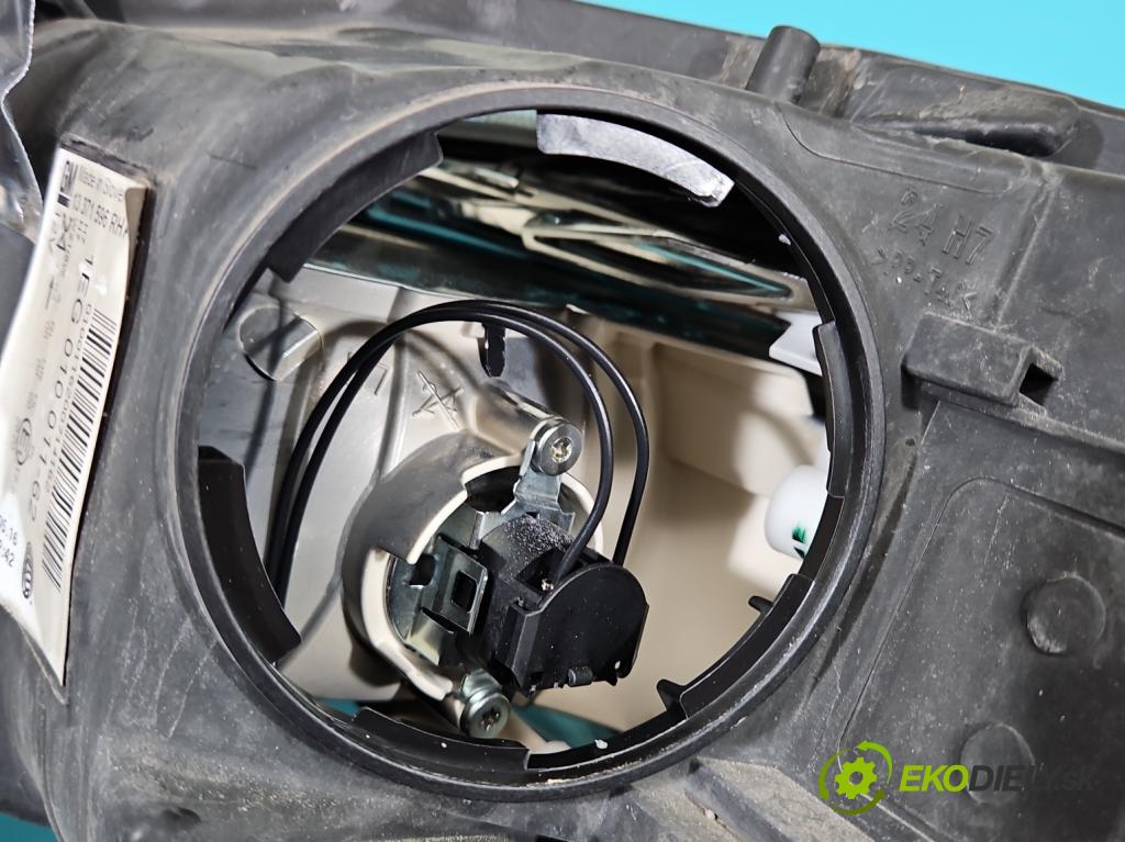 Opel Astra IV 2009-2015 1.4 T 140 HP manual 103 kW 1364 cm3 5- Reflektor: pravý 13371596 (Svetlo predné pravé)