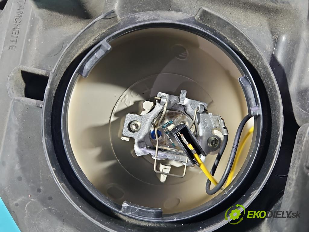 Renault Scenic I 1996-2003 1.9 dci 102 hp manual 75 kW 1870 cm3 5- světlo levý  (Klika dveří ostatní)