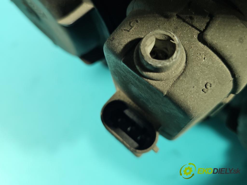 Renault Scenic I 1996-2003 1.9 dci 102 hp manual 75 kW 1870 cm3 5- světlo levý  (Klika dveří ostatní)