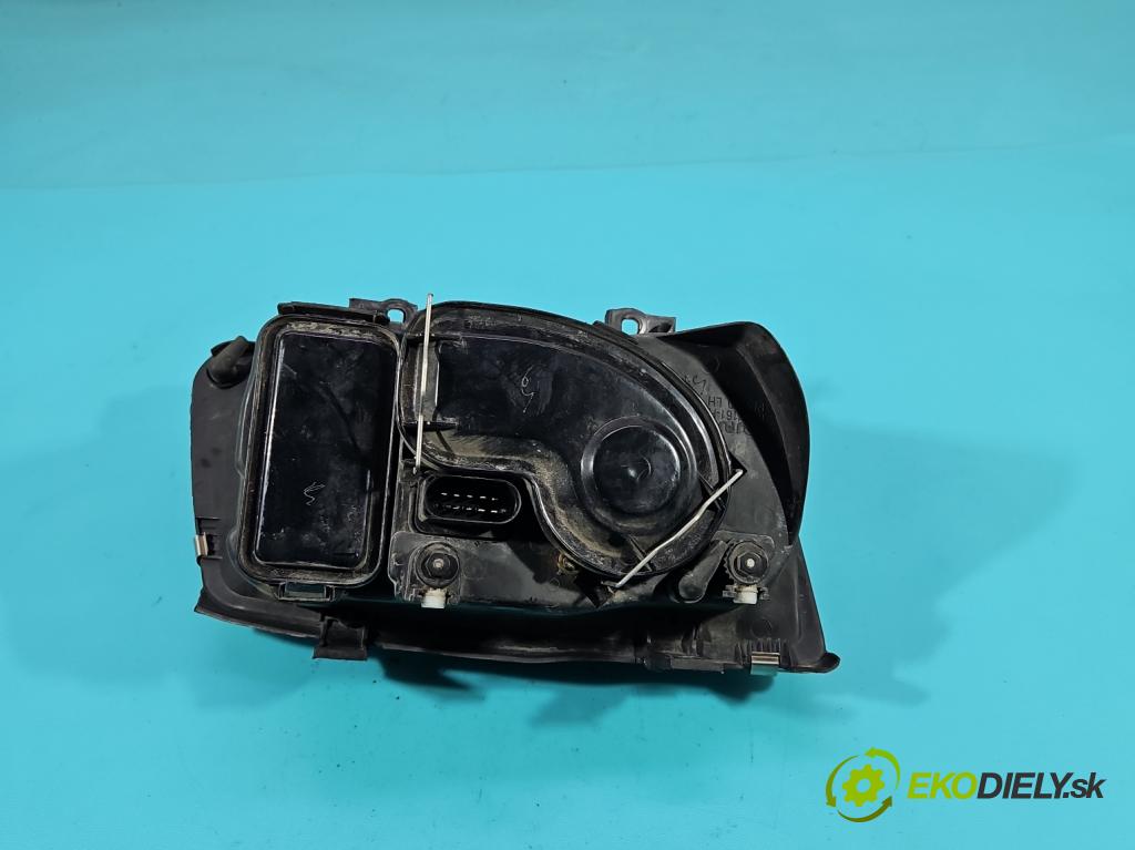 Vw Bora 1.9 tdi 90 hp manual 66 kW 1896 cm3 4- světlo levý  (Klika dveří ostatní)