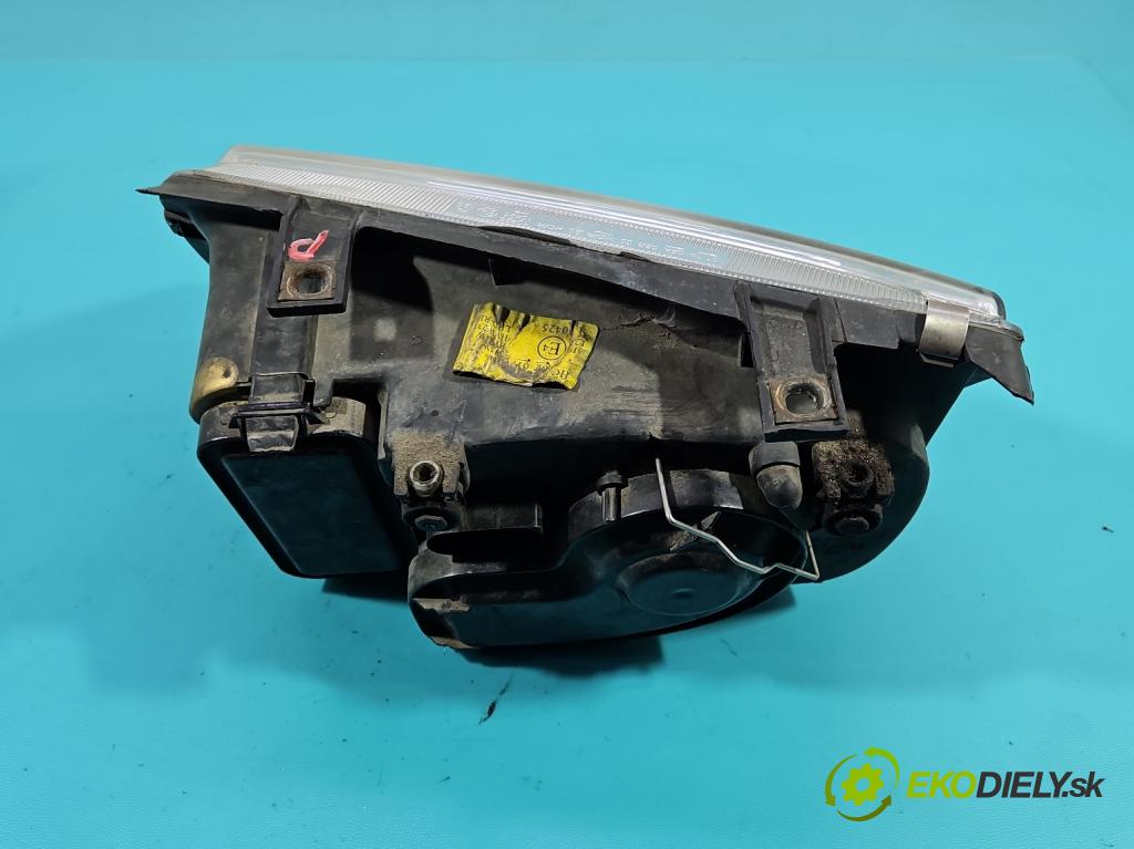 Vw Bora 1.9 tdi 90 HP manual 66 kW 1896 cm3 4- Reflektor: pravý  (Svetlo predné pravé)
