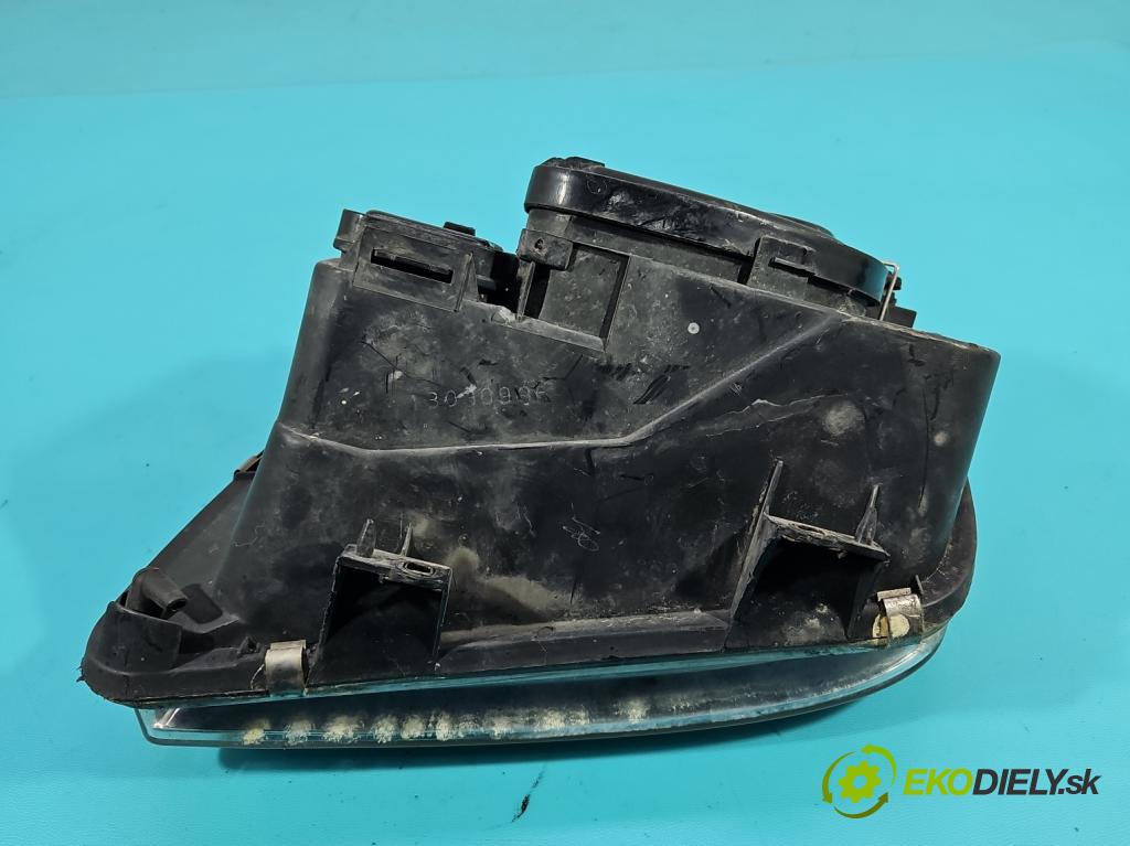 Vw Bora 1.9 tdi 90 HP manual 66 kW 1896 cm3 4- Reflektor: pravý  (Svetlo predné pravé)