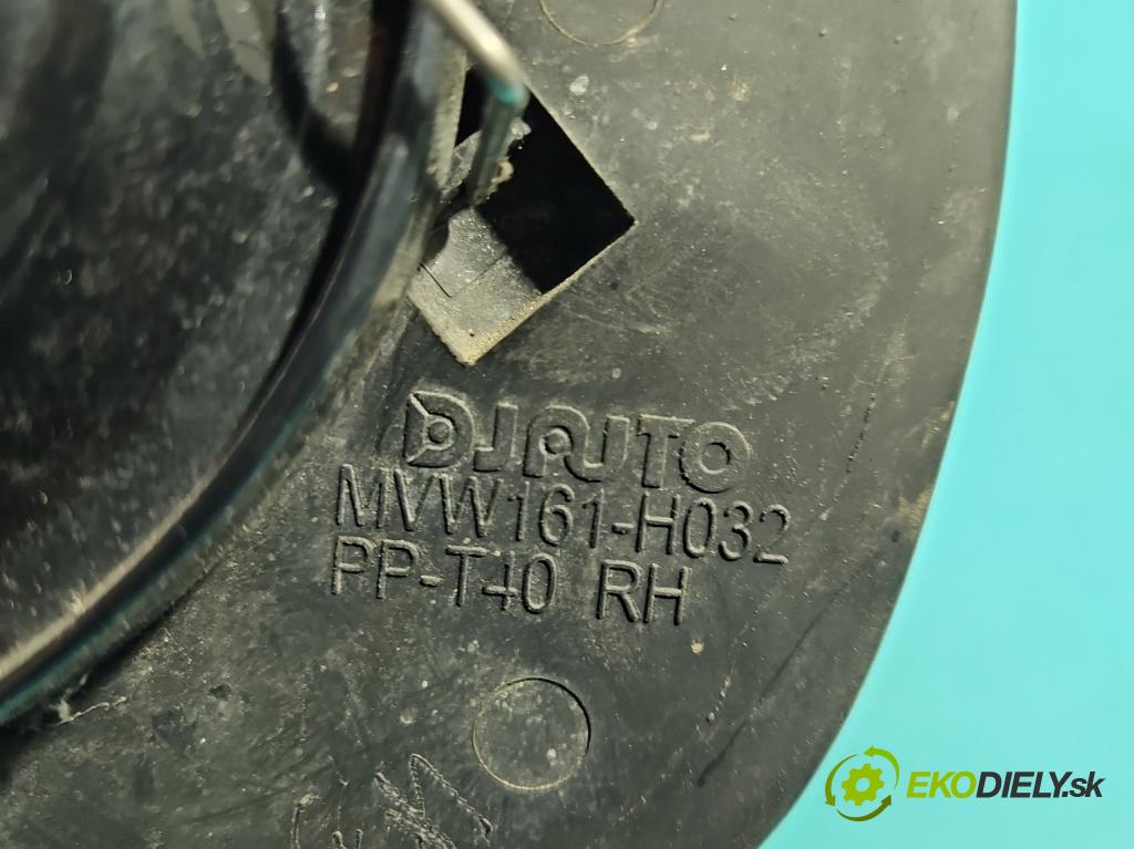 Vw Bora 1.9 tdi 90 HP manual 66 kW 1896 cm3 4- Reflektor: pravý  (Svetlo predné pravé)