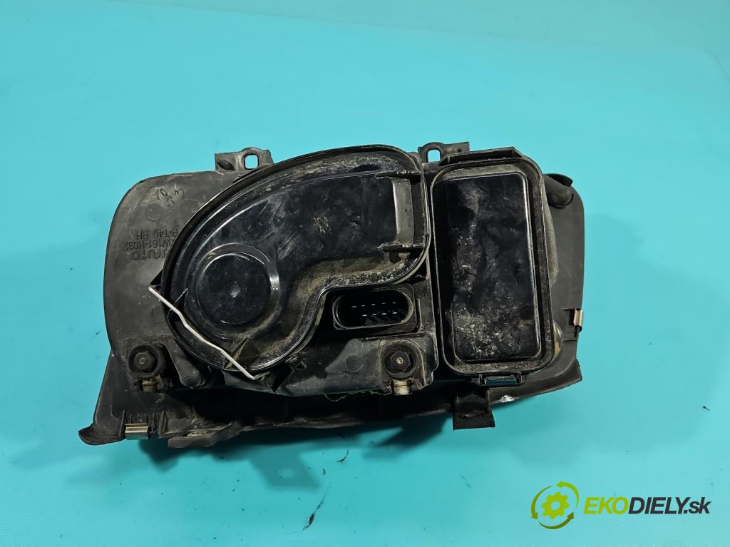 Vw Bora 1.9 tdi 90 HP manual 66 kW 1896 cm3 4- Reflektor: pravý  (Svetlo predné pravé)