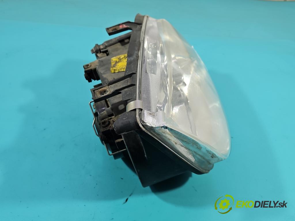 Vw Bora 1.9 tdi 90 HP manual 66 kW 1896 cm3 4- Reflektor: pravý  (Svetlo predné pravé)