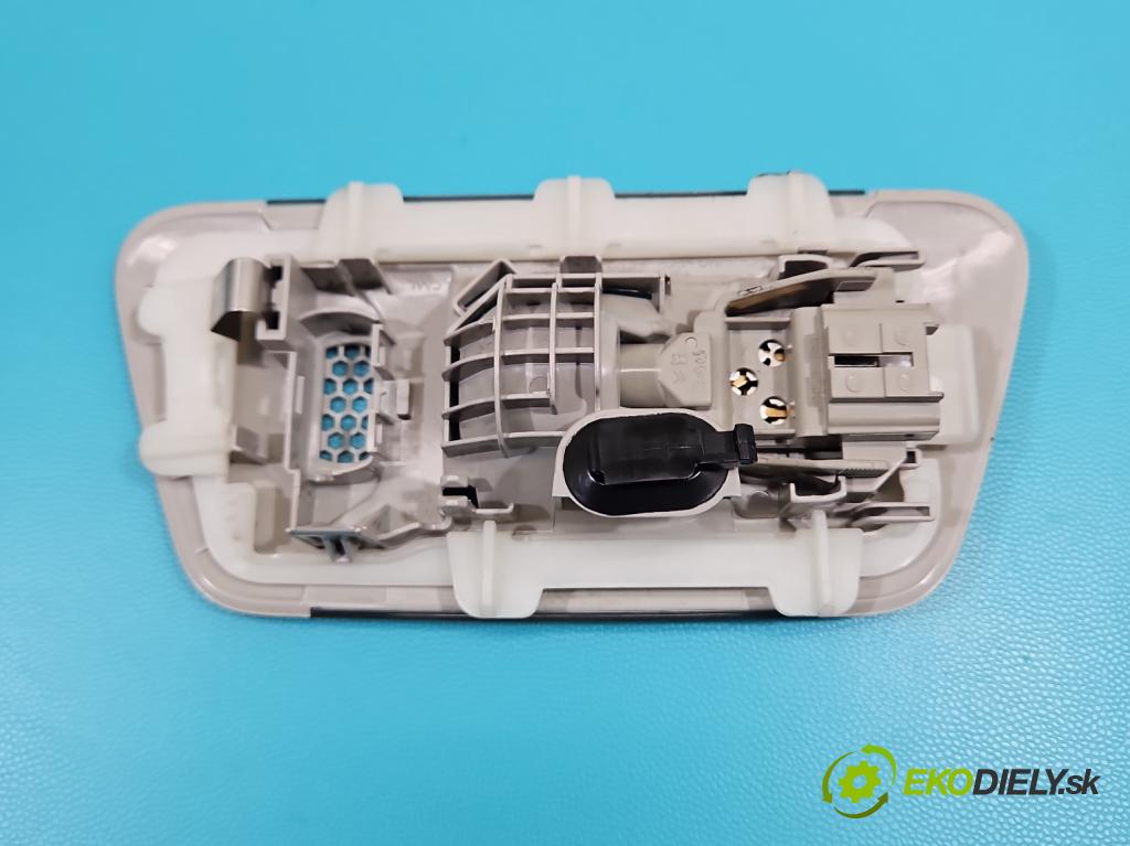 Toyota Aygo II 2014-2022 1.0 vvti 1KR 69KM manual 51 kW 998 cm3 5- svetlo / reflektor interiéra