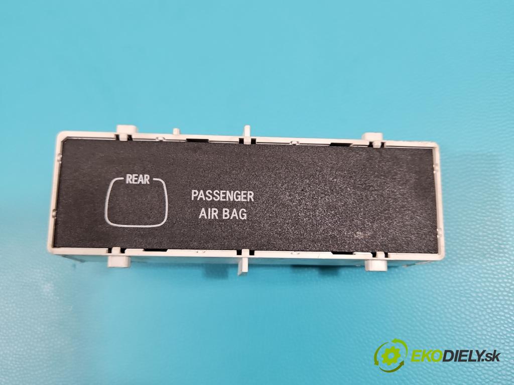 Toyota Aygo II 2014-2022 1.0 vvti 69KM manual 51 kW 998 cm3 5- Zobrazit:  (Prístrojová doska)