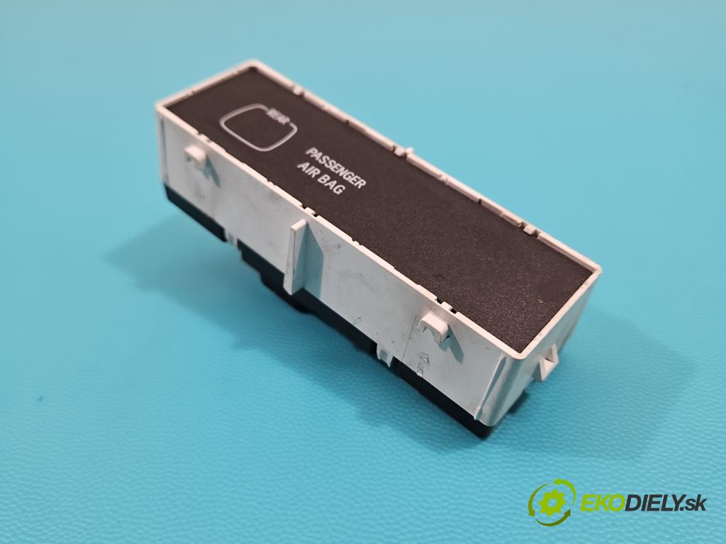 Toyota Aygo II 2014-2022 1.0 vvti 69KM manual 51 kW 998 cm3 5- Zobrazit:  (Prístrojová doska)