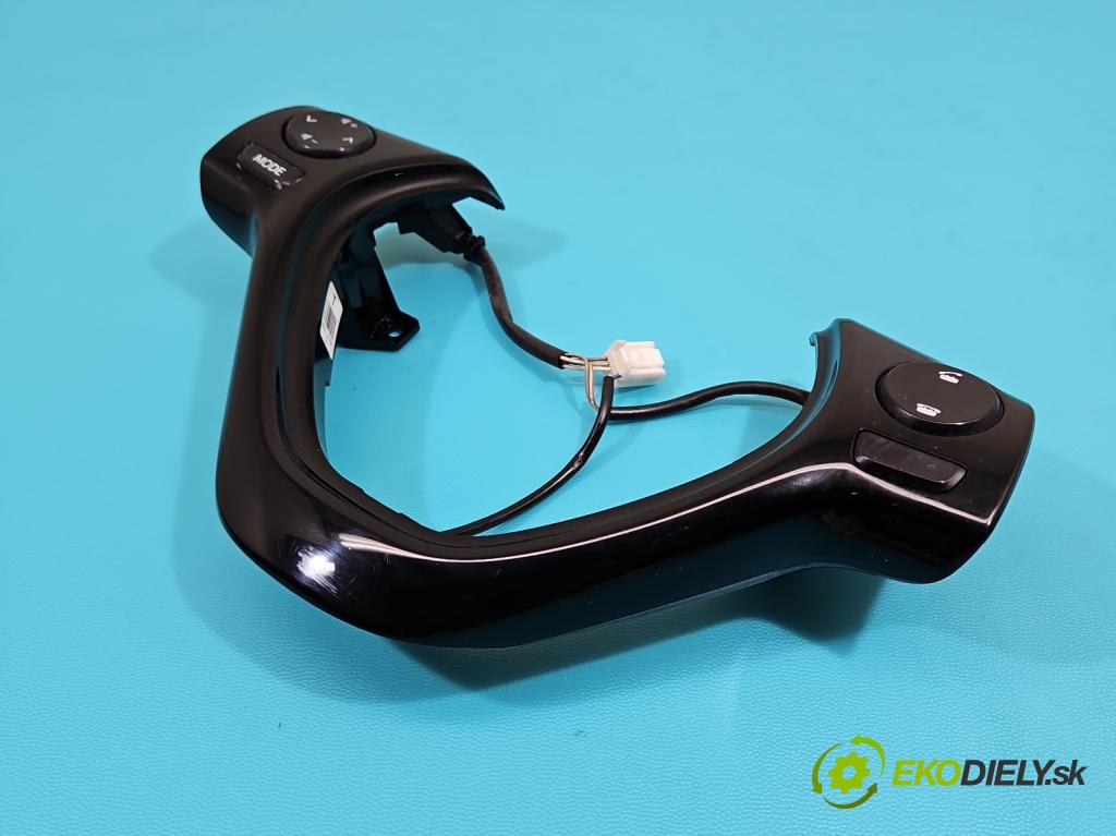 Toyota Aygo II 2014-2022 1.0 vvti 69KM manual 51 kW 998 cm3 5- prepínač multifunkční: řízení:  (Prepínacie páčky pod volantom)