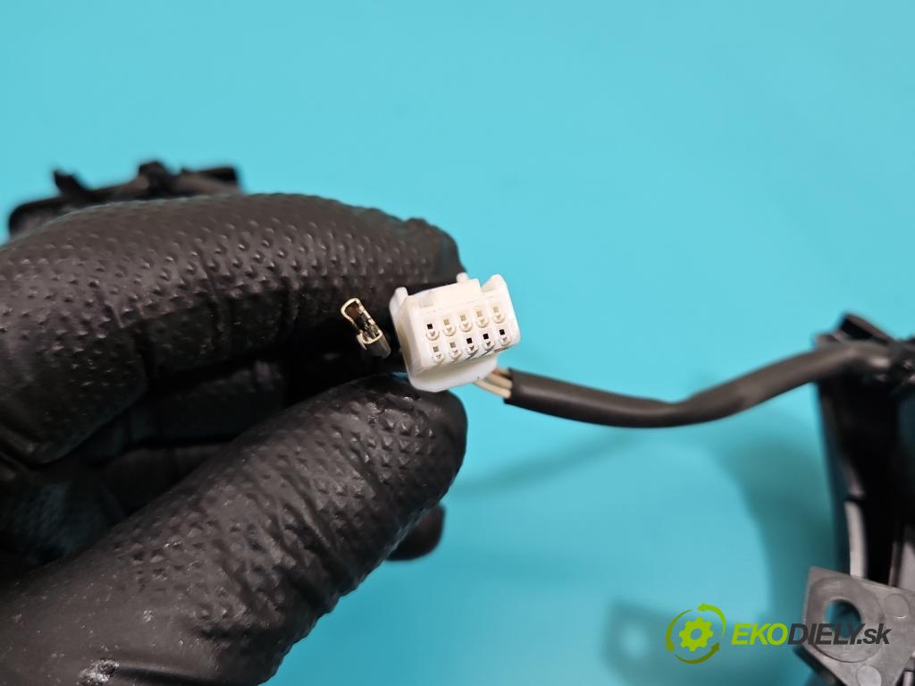 Toyota Aygo II 2014-2022 1.0 vvti 69KM manual 51 kW 998 cm3 5- prepínač multifunkční: řízení:  (Prepínacie páčky pod volantom)