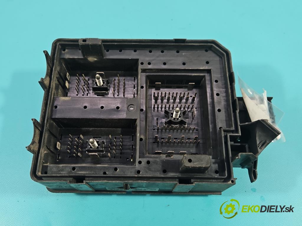 Opel Mokka A 2012-2019 1.6 cdti 136hp automatic 100 kW 1598 cm3 5- skříňka pojistková 42397198 (Pojistková skříňka)