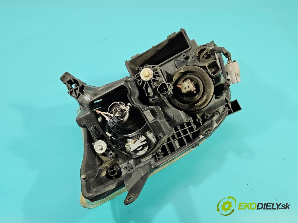 Toyota Avensis II T25 2003-2008 1.8 16V 129 HP manual 95 kW 1794 cm3 5- Reflektor: pravý  (Svetlo predné pravé)