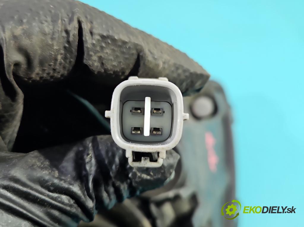 Toyota Avensis II T25 2003-2008 1.8 16V 129 HP manual 95 kW 1794 cm3 5- Reflektor: pravý  (Svetlo predné pravé)