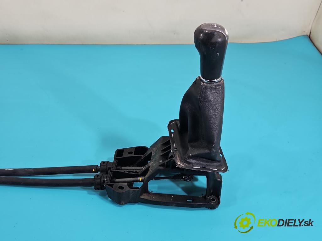 Toyota Avensis II T25 2003-2008 1.8 16V 129 HP manual 95 kW 1794 cm3 5- Páka: Změny: stupeň,rýchlosť  (Rýchlostná páka (kulisa))