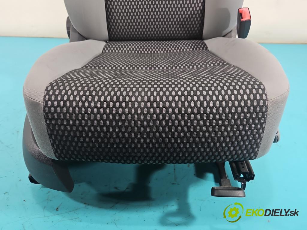 Vw Tiguan I 2007-2016 1.4 TSI 150 HP manual 110 kW 1390 cm3 5- Sedačka pravý  (Sedadlo)