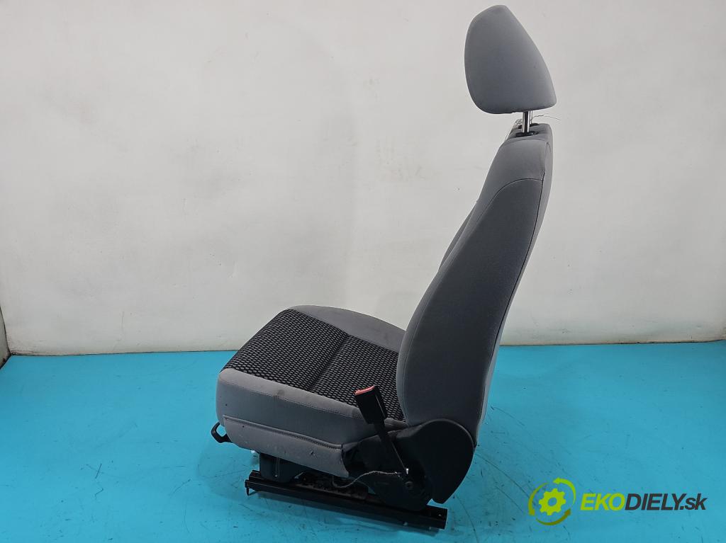 Vw Tiguan I 2007-2016 1.4 TSI 150 HP manual 110 kW 1390 cm3 5- Sedačka pravý  (Sedadlo)