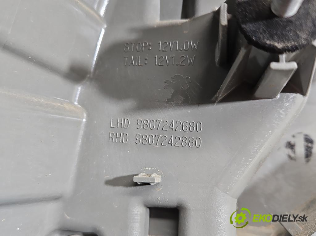 Peugeot 508 I 2010-2018 2.0 hdi 163 HP manual 120 kW 1997 cm3 5- svetlo / reflektor zadné pravé 9807242880 (Kľučka dverí ostatné)
