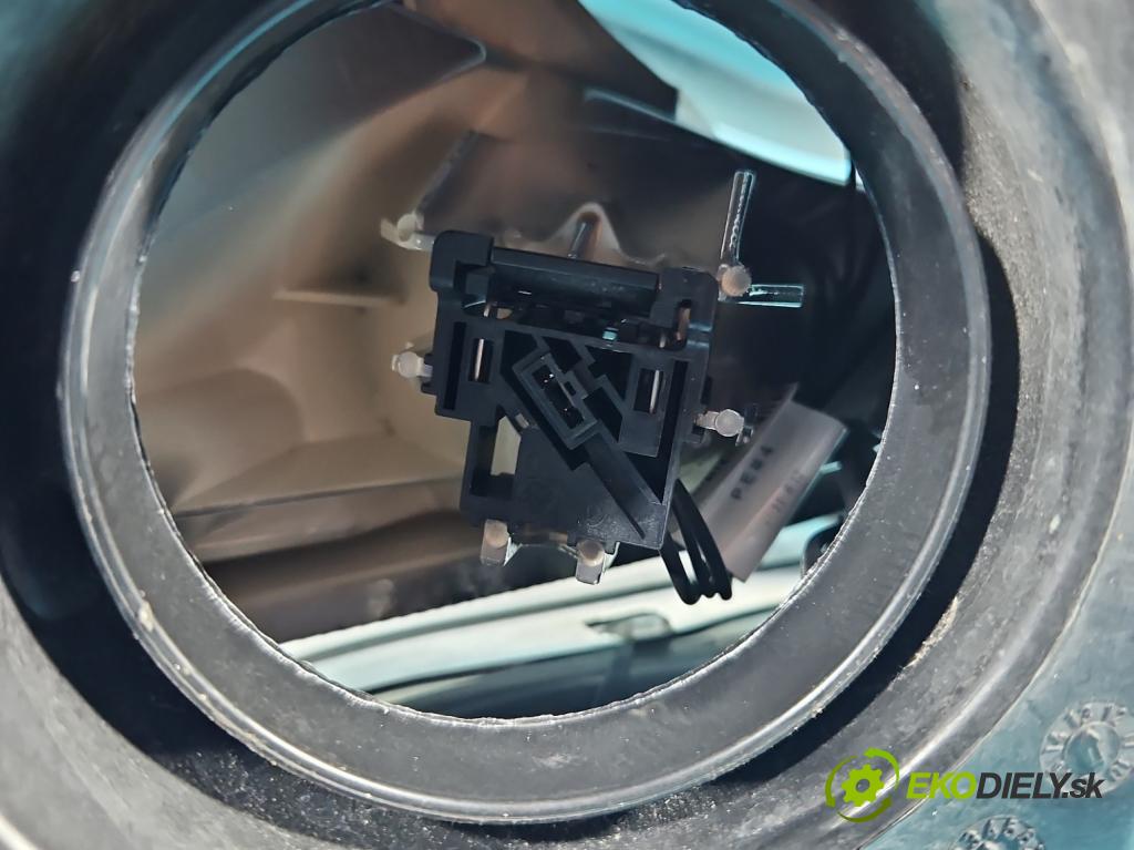 Ford Focus Mk3 2010-2018 2.0 tdci 116 hp automatic 85 kW 1997 cm3 5- světlo pravý BM51-13W029 (Pravé přední světlo)